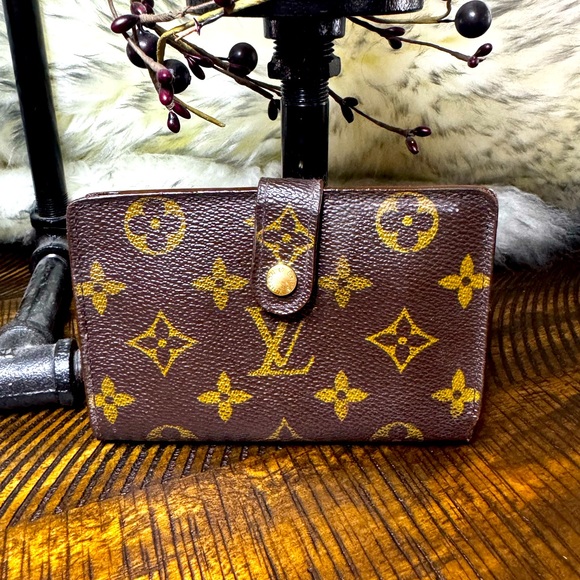 Louis Vuitton Handbags - Louis Vuitton
LV Monogram Coated Canvas Viennois Wallet